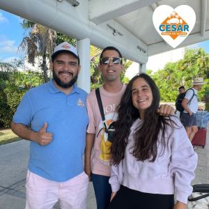 Viajeros en aeropuerto de Cancún