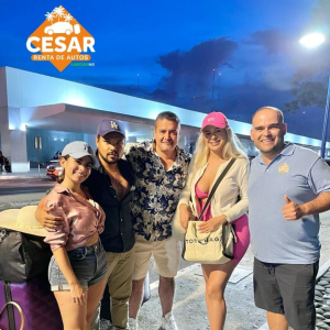 Familia en aeropuerto de Cancún